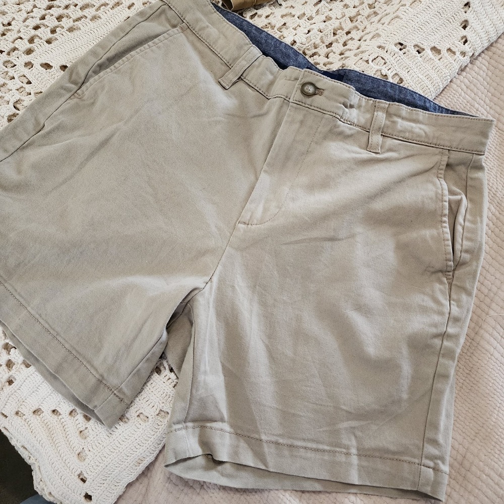 Nautica Khaki Mens Shorts‎ Size 33  Casual Practical Everyday Versatile Staple
